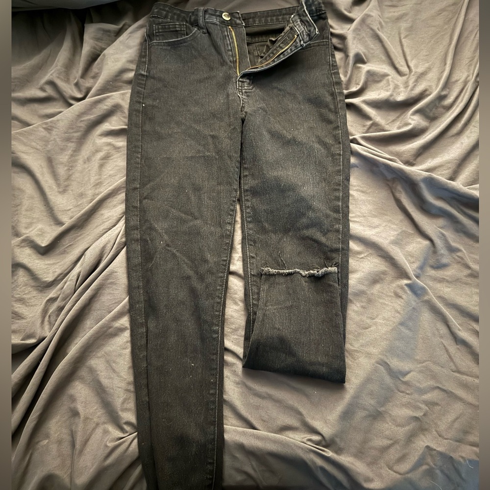 Women’s Black Distressed Skinny Jeans